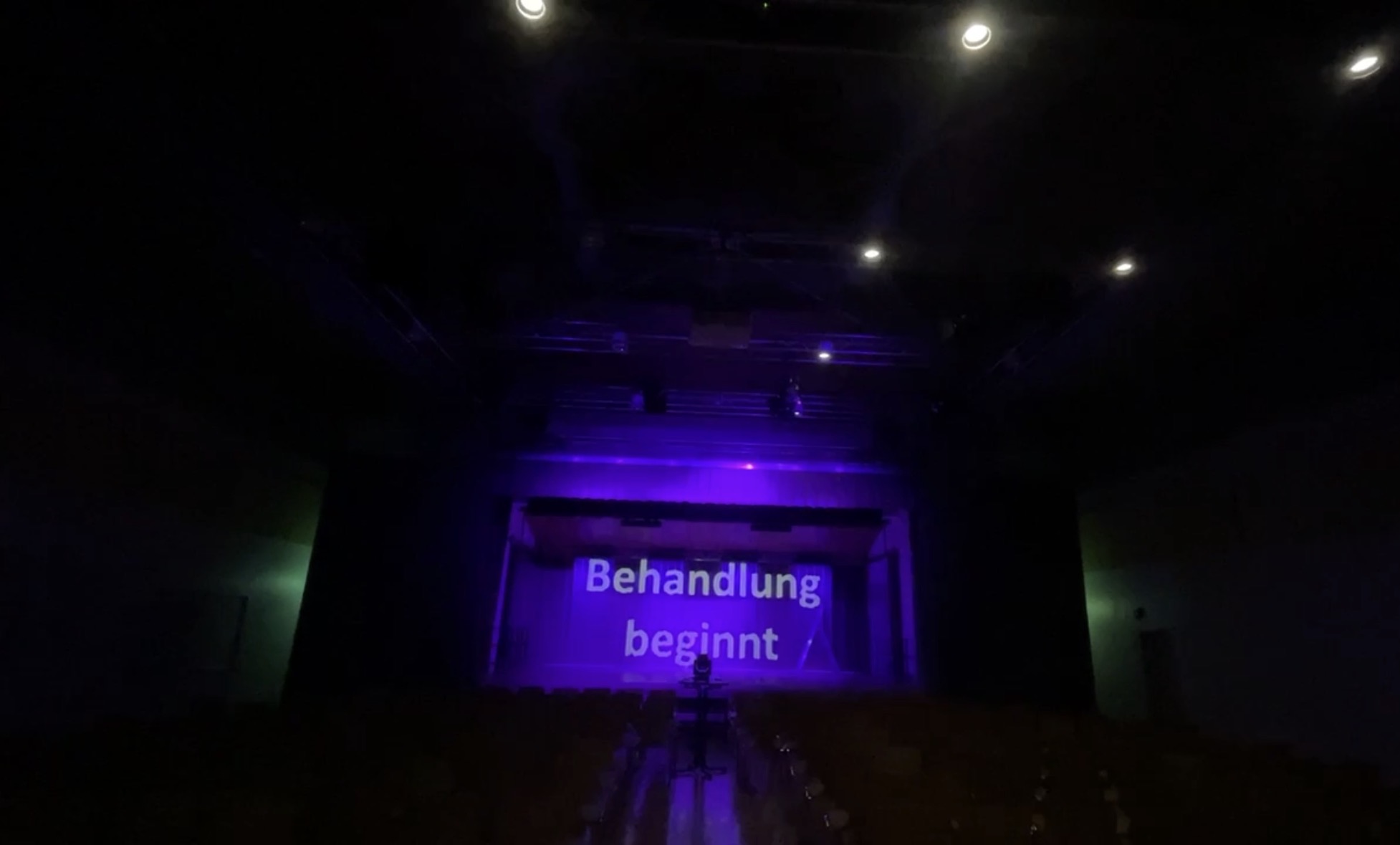 Theateraufführung "Tok Tok", Bild 1 von 2